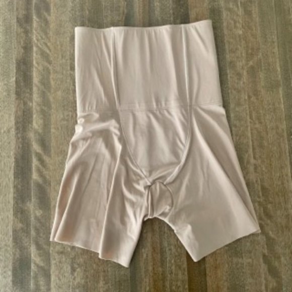 EUC La Vie En Rose Shapewear Shorts - Strong Support - Picture 1 of 4